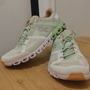 On Running Cloud Flow - Aloe White